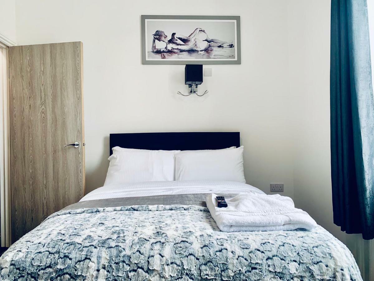 Ocean Holiday Apartments 普里茅斯 外观 照片