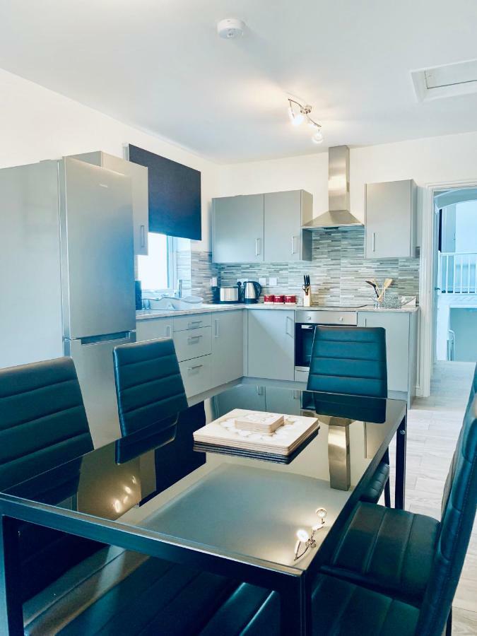 Ocean Holiday Apartments 普里茅斯 外观 照片